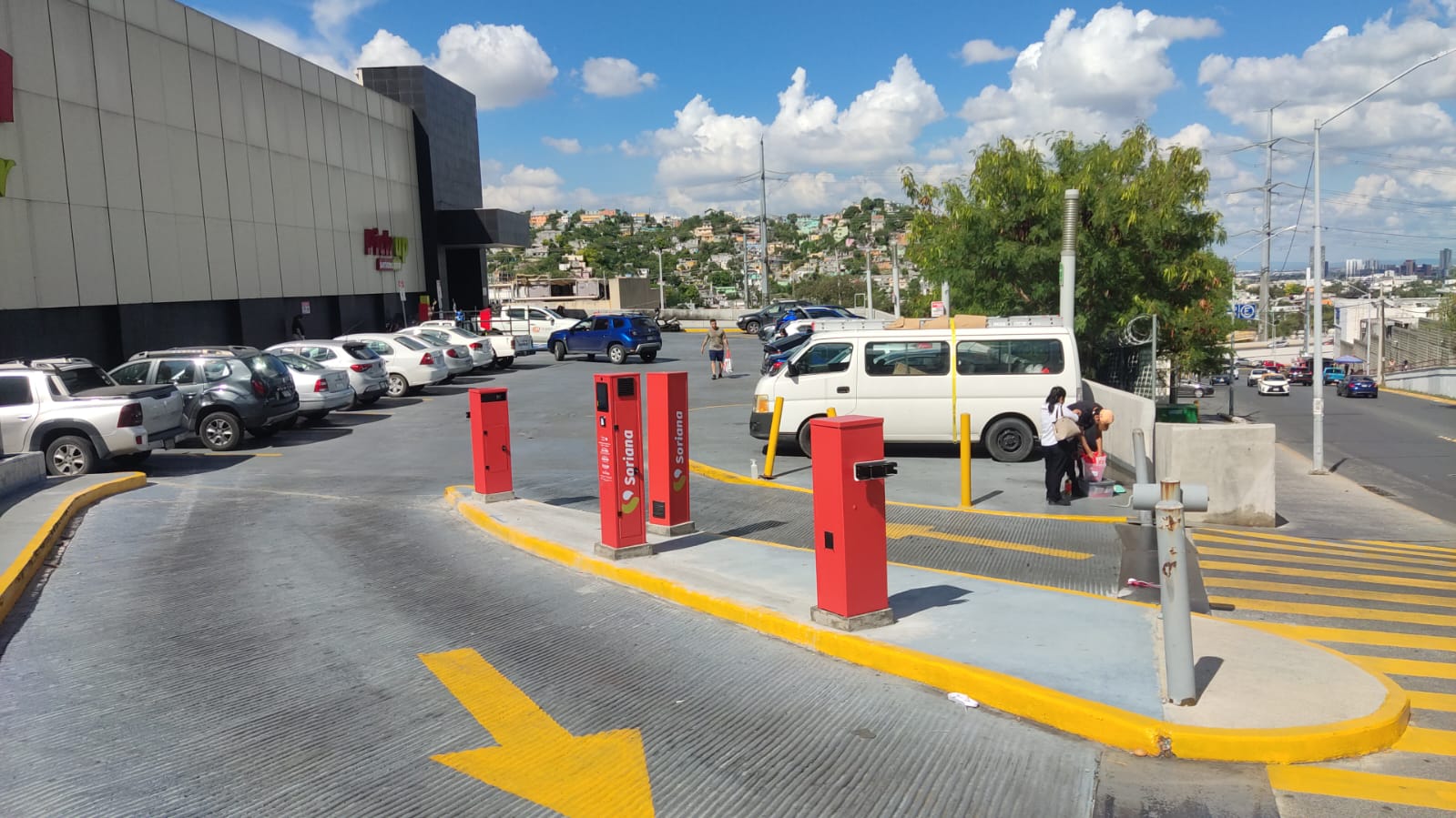 Accesos vehiculares WOW Machines instalados en Soriana Valle Oriente