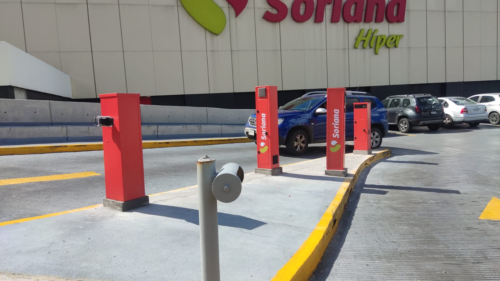 Carriles de acceso WOW Machines en Soriana Valle Oriente